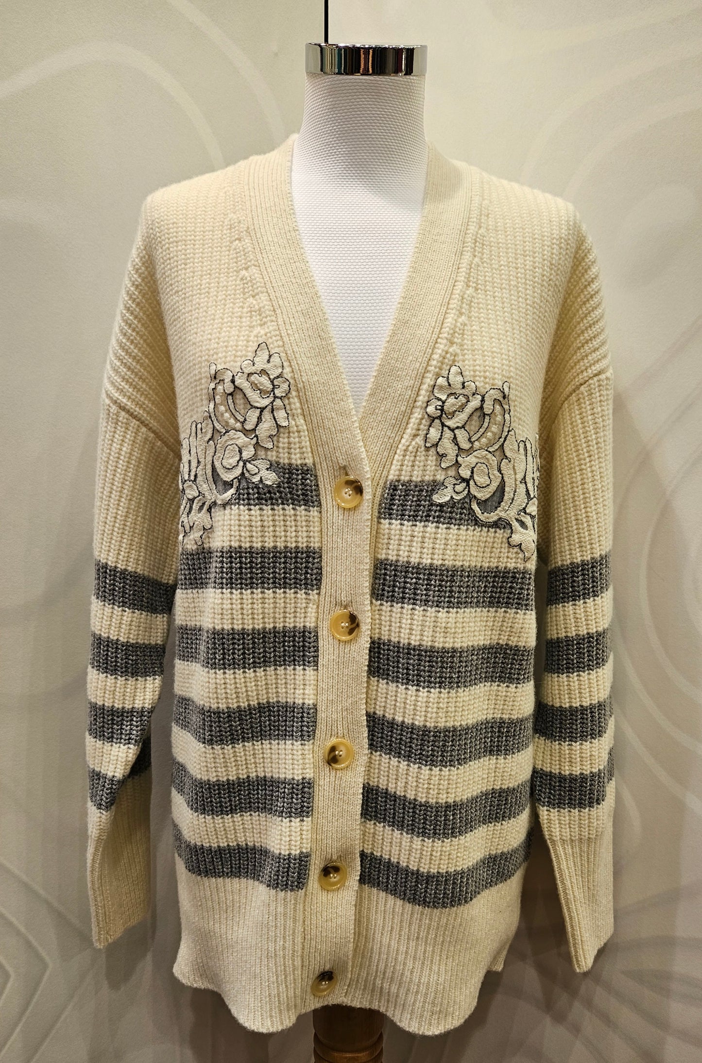 Cardigan Ermanno Firenze a righe panna e grigio lana ricamata