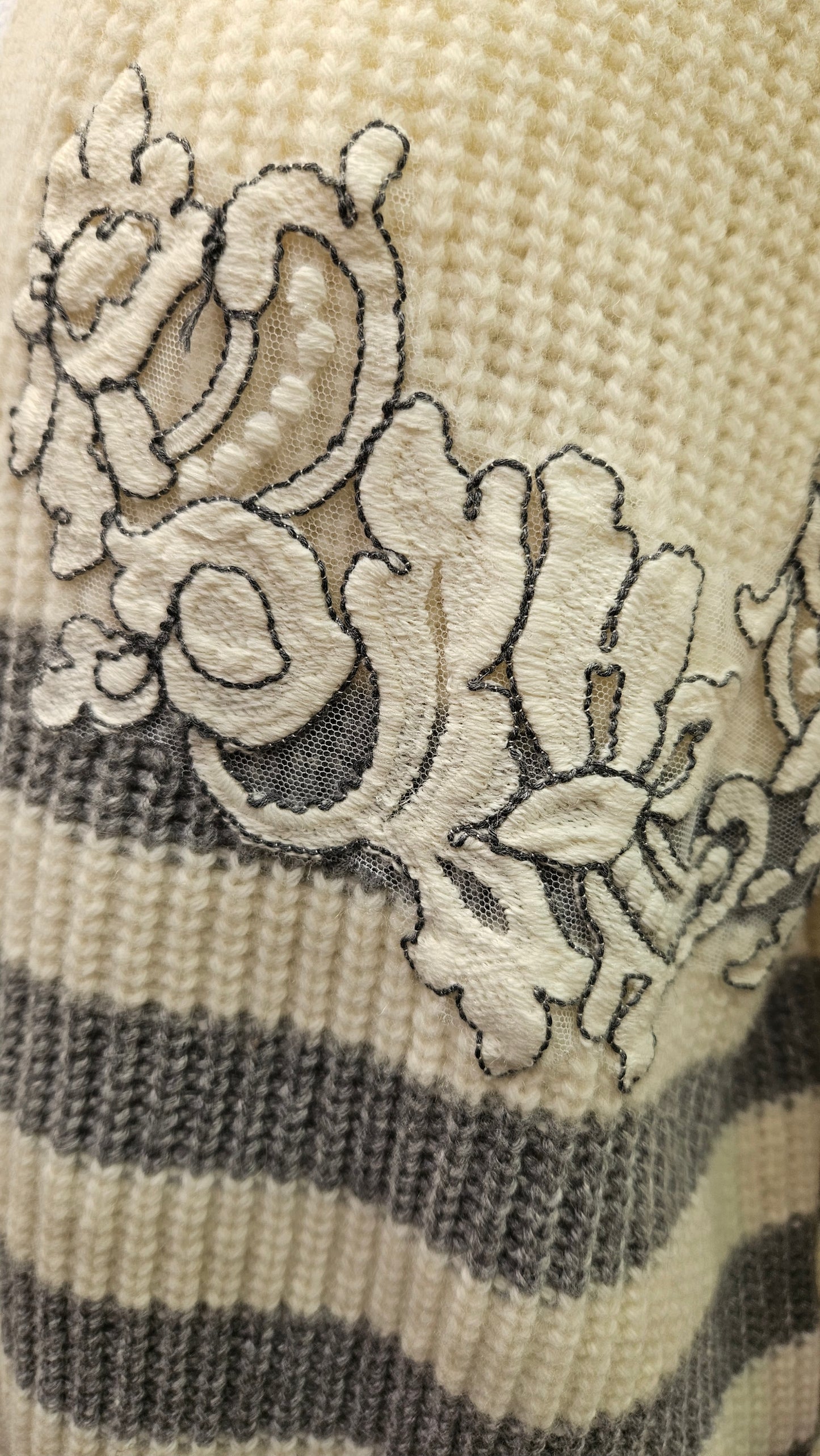 Cardigan Ermanno Firenze a righe panna e grigio lana ricamata
