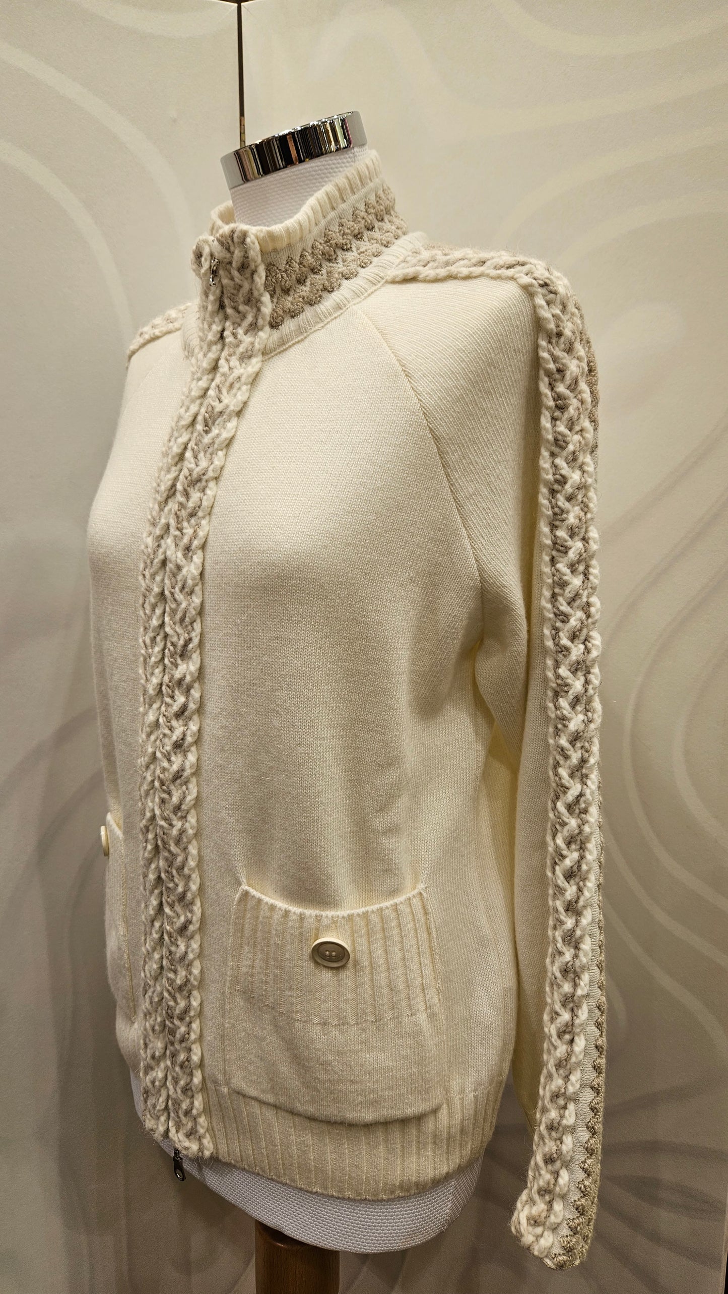 Cardigan panna Tricot Chic con trecce e tasche