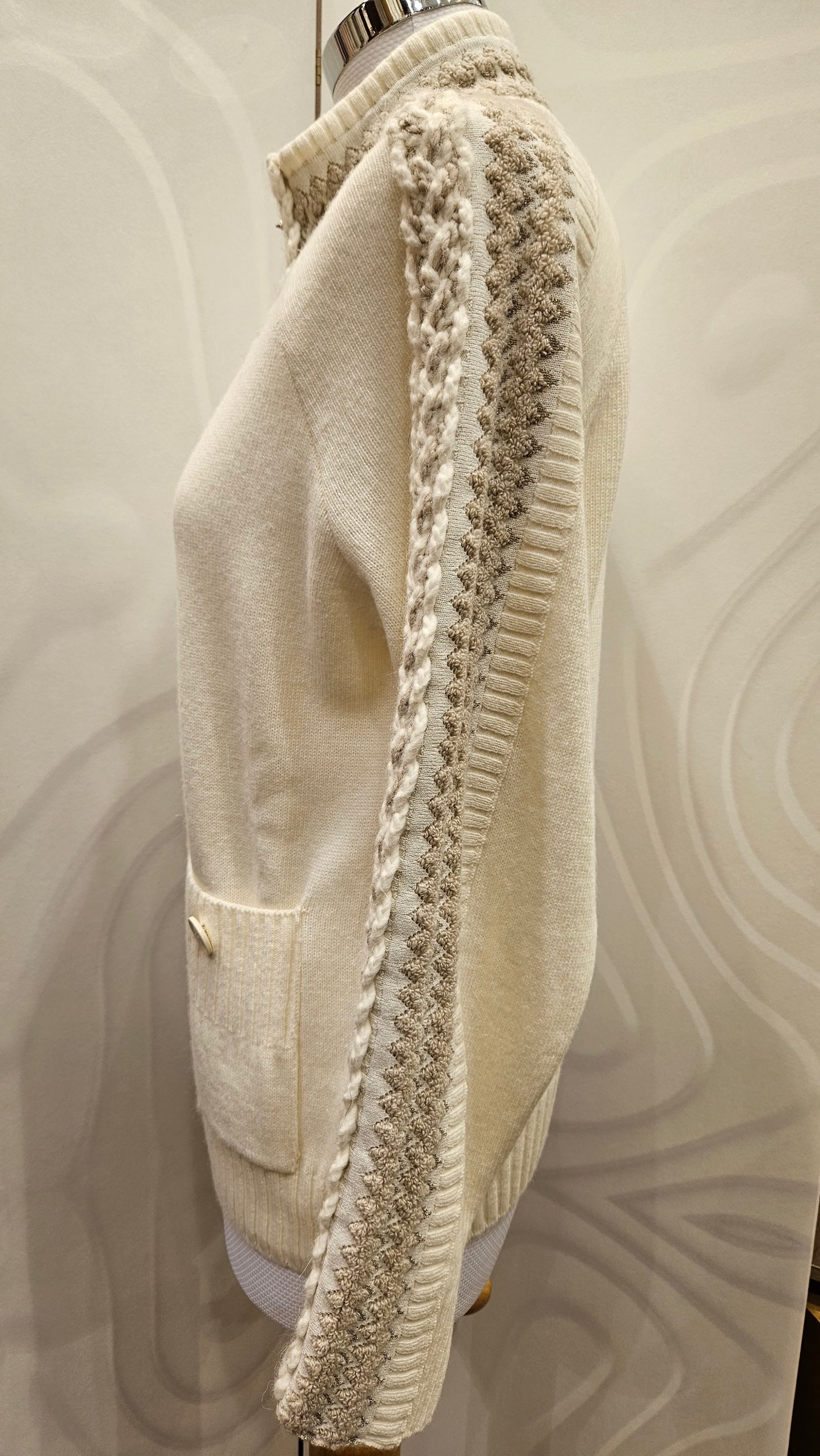 Cardigan panna Tricot Chic con trecce e tasche