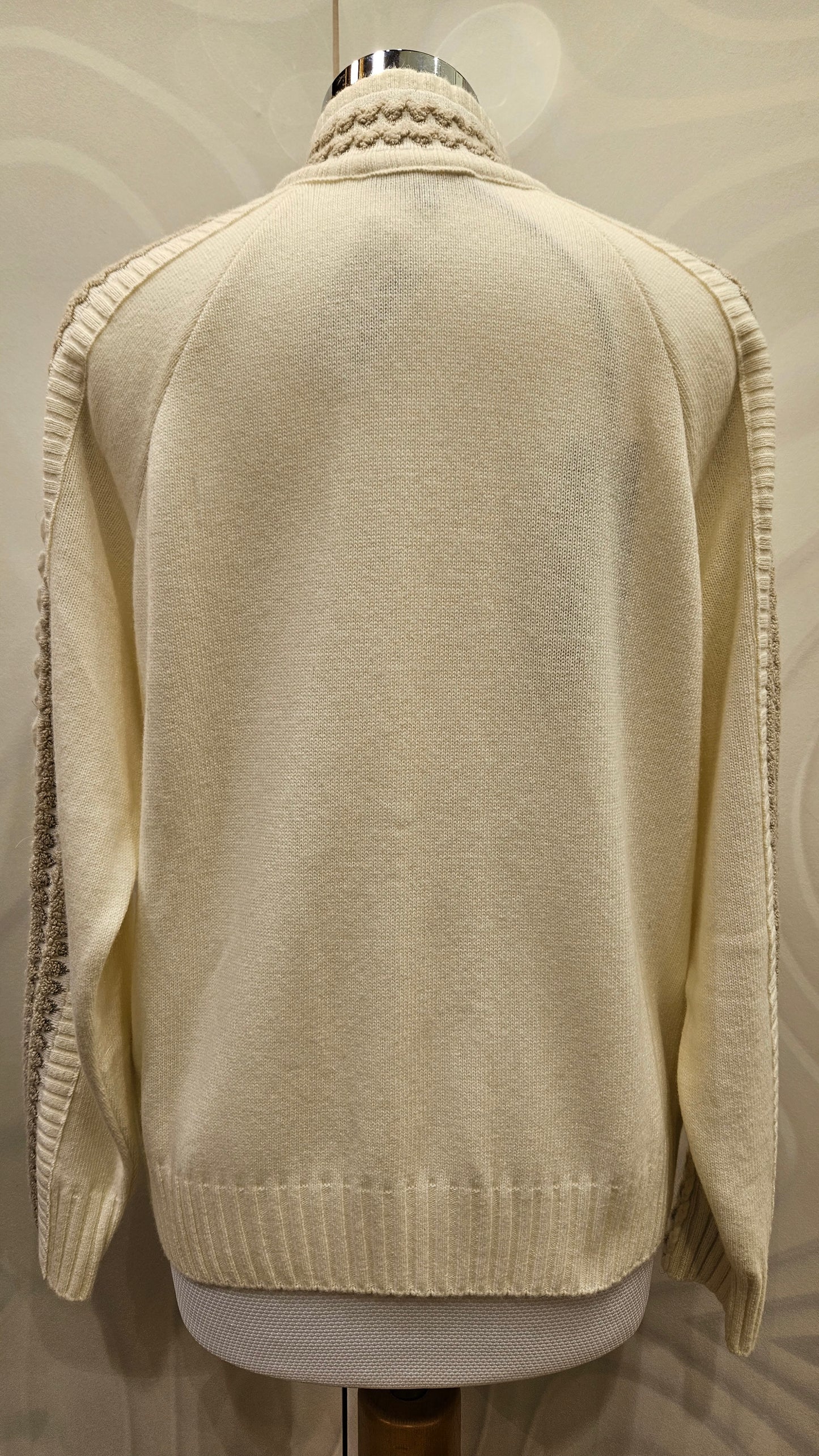 Cardigan panna Tricot Chic con trecce e tasche