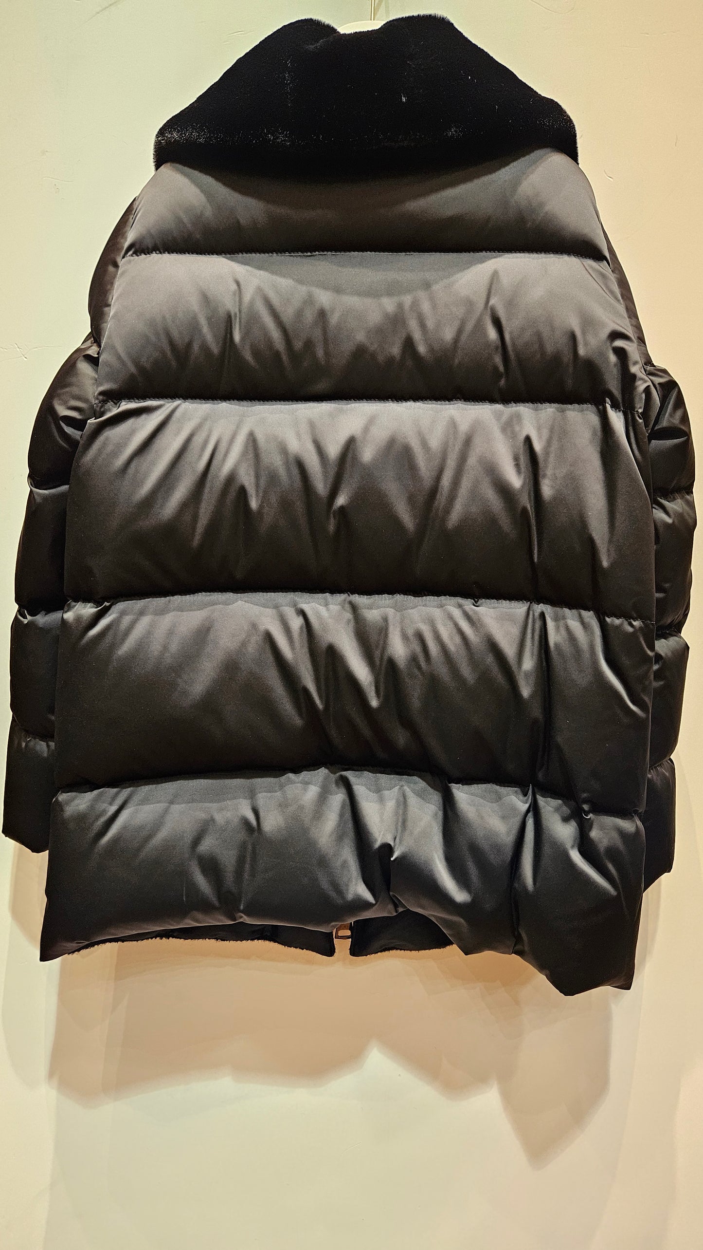 Piumino elegante nero VDP~