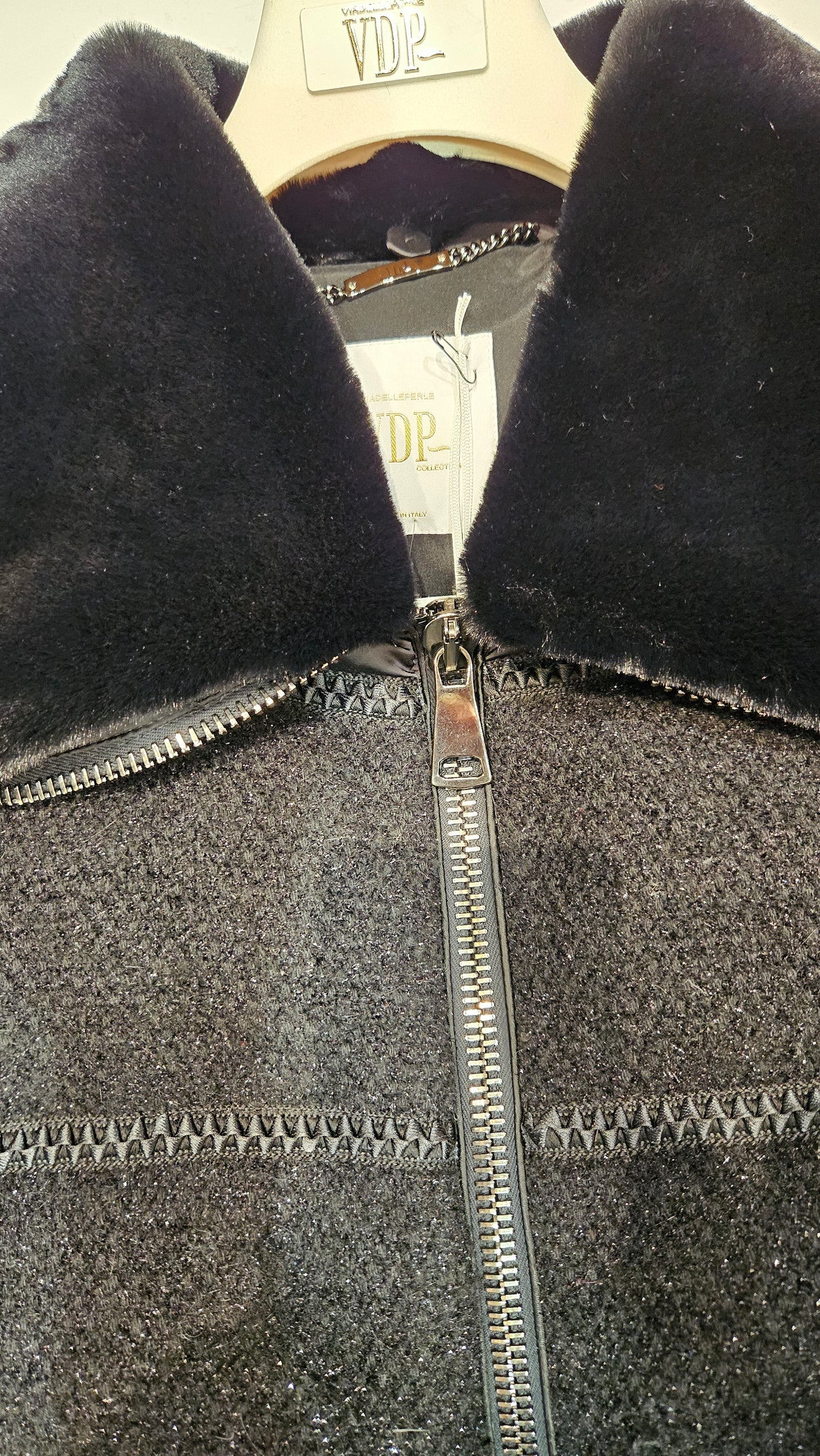 Piumino elegante nero VDP~