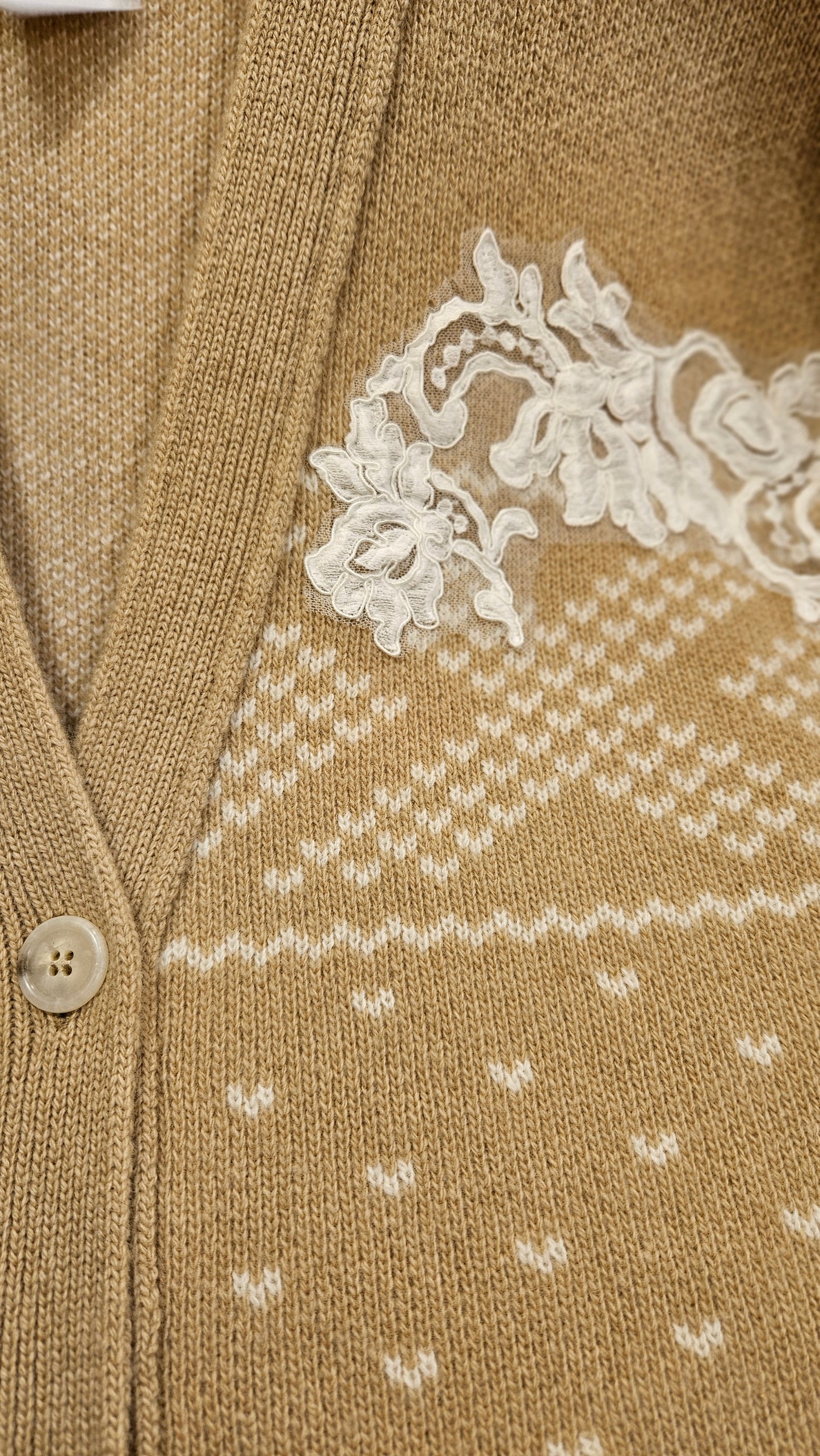 Cardigan Ermanno Firenze ricamato con pizzo