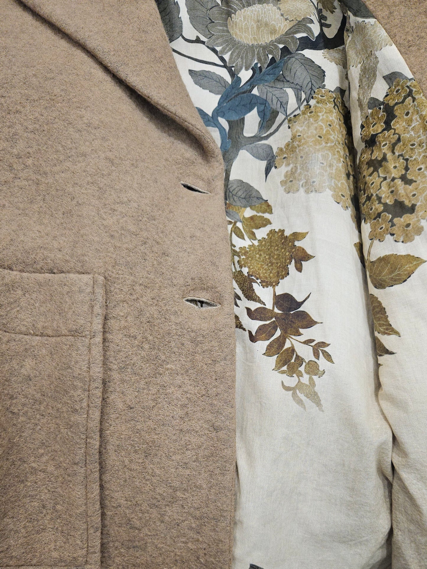 Giaccone lana beige Bye ricamo a mano