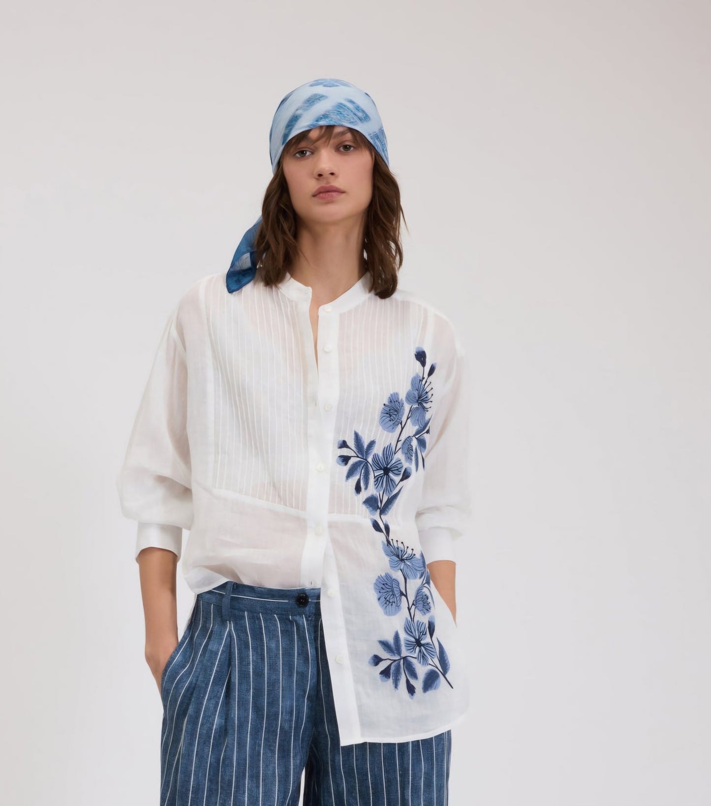 Camicia coreana bianco ricamo floreale blu Ermanno Firenze by Scervino