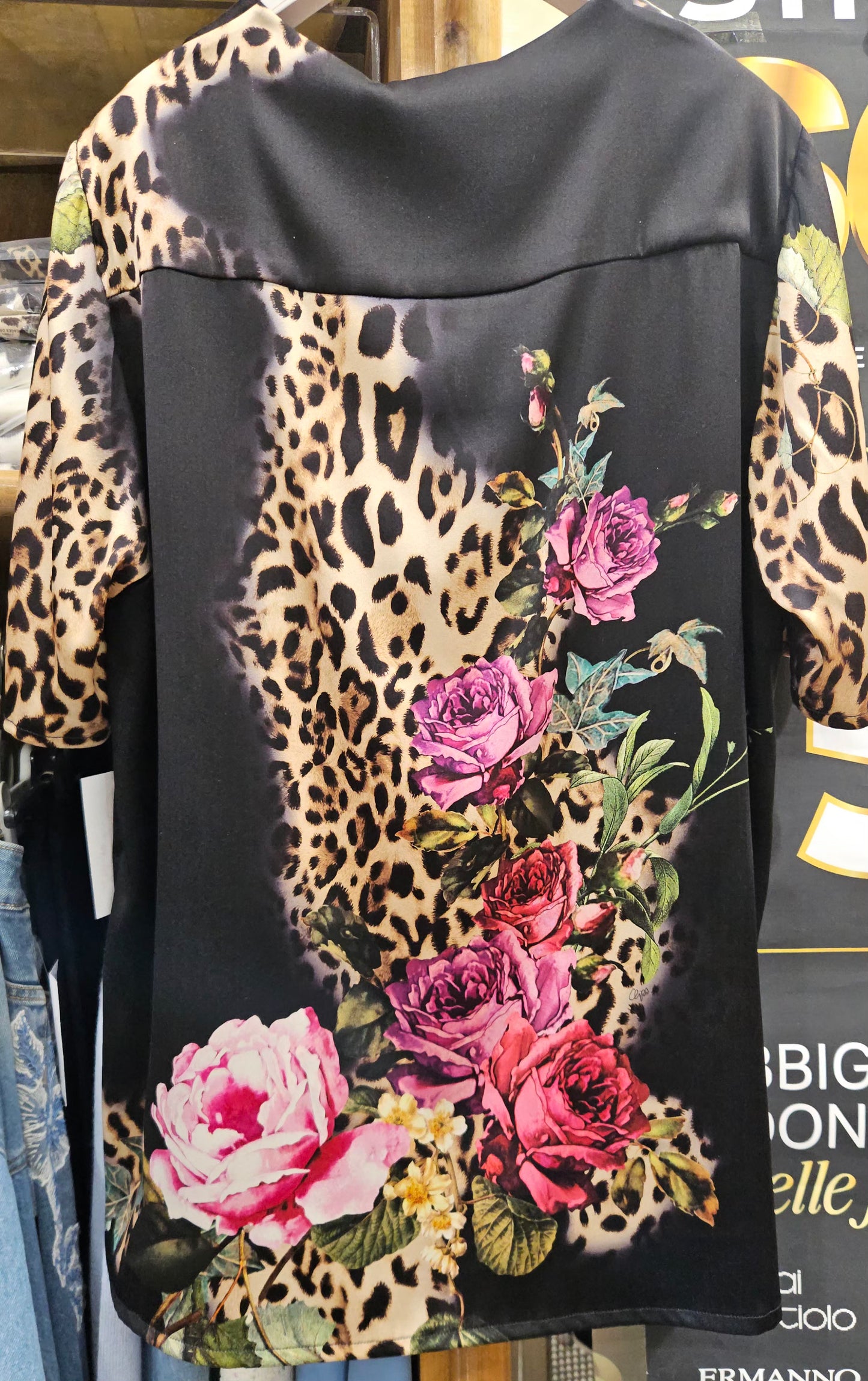 Casacca a V Clips  maculata e fiori seta